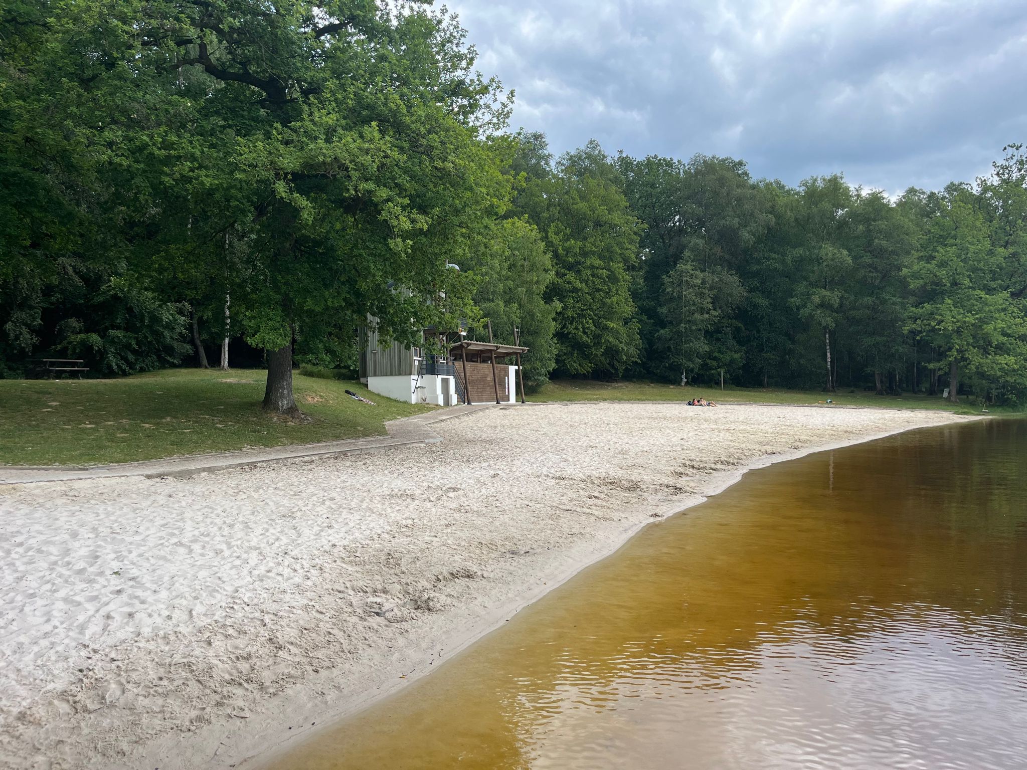 Etang de la Motte, zandstrand, suppen, waterrecreatie, waterfietsen, zwemmen