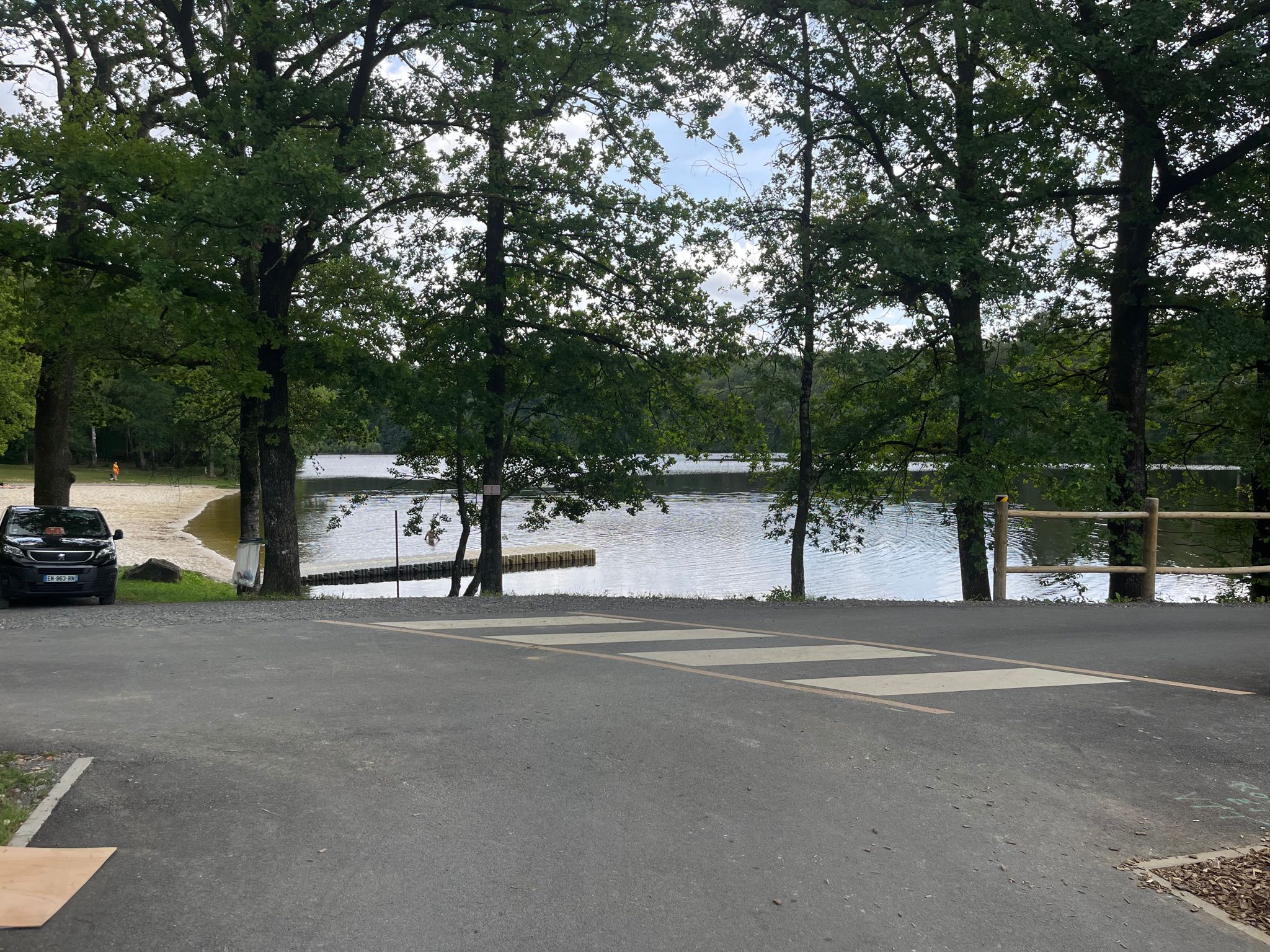 Etang de la Motte, zandstrand, suppen, waterrecreatie, waterfietsen, zwemmen